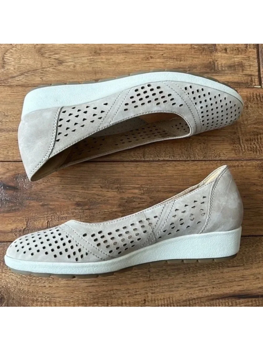 Earth Women's Light Gray Perforated Wedge Flats